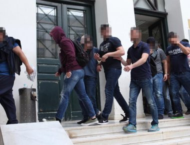 Προφυλακιστέοι 14 από τους 15 συλληφθέντες των ληστών των χρηματοκιβωτίων (φωτό, βίντεο)